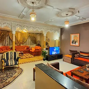Oranger Family House Center, Private Large House, Terasse Garden View, Free Parking , Marrakesh Maroc