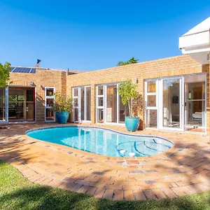 hout-bay-hilltop.hotels-capetown.com/